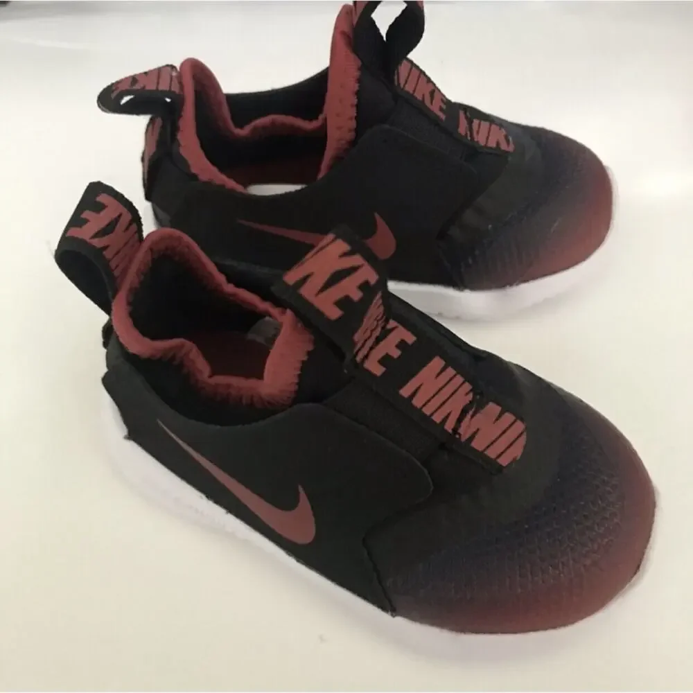 NEW Nike Flex Runner Slip On Sneakers Size 4